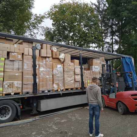 big truck full of humanitarian help from Italy3
