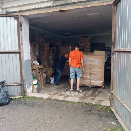 big truck full of humanitarian help from Italy4