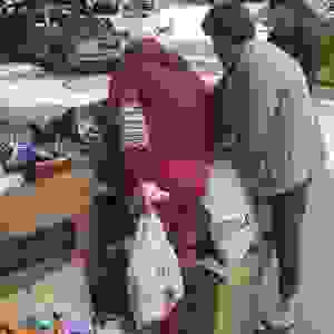 civilian-Ukrainians-help-6